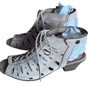 Earth Kristen Nude Gladiator Heels Women's SZ 11B Supple Nubuck Leather Shoes